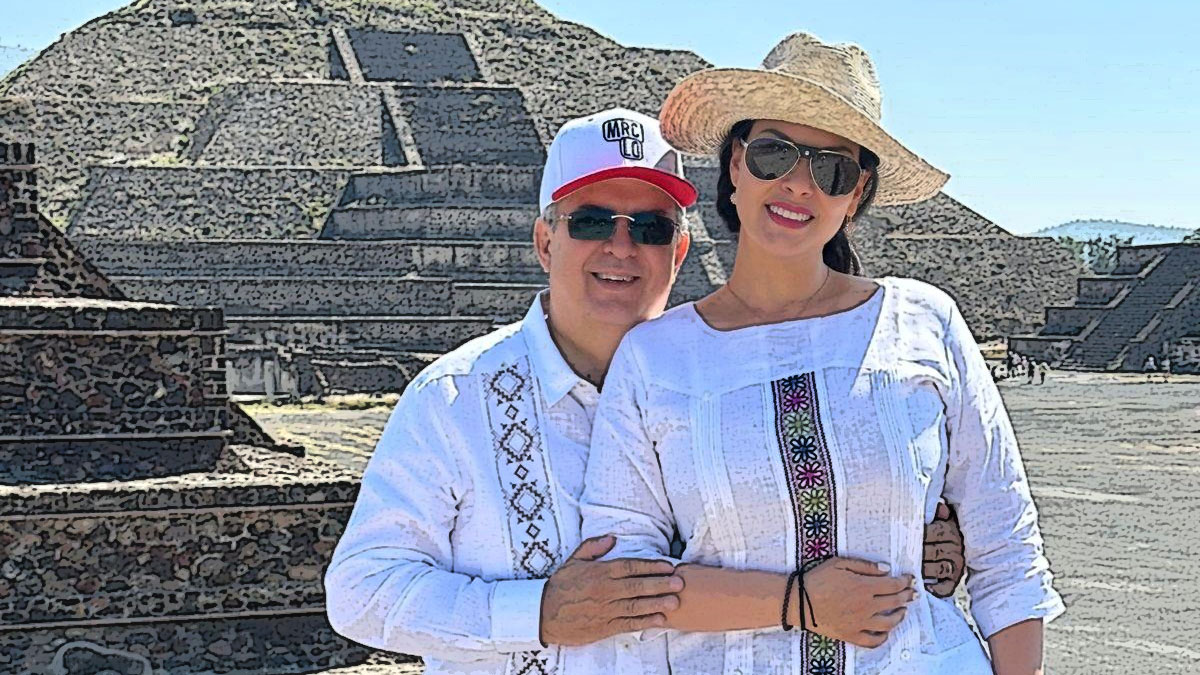Ebrard con su esposa en Teotihuacán