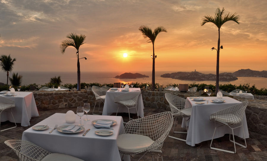 Acapulco, reconstrucción restaurantes de lujo
