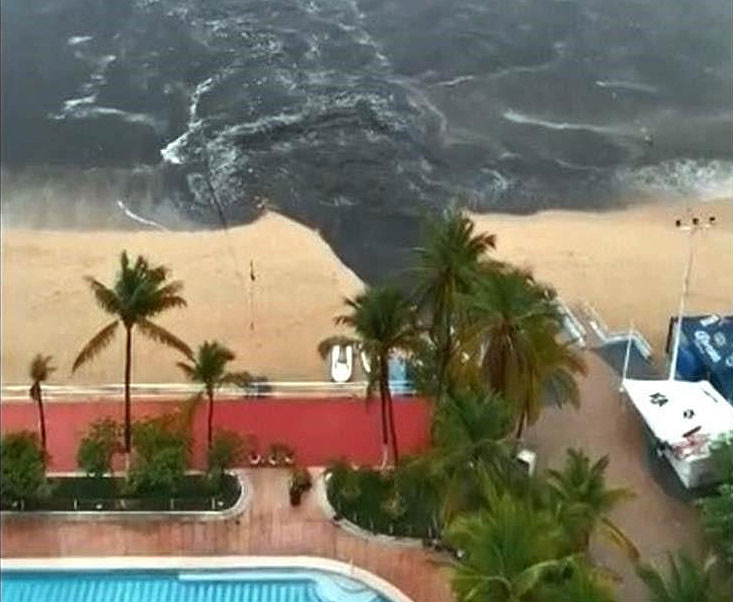 Aguas negras de hoteles de Acapulco al mar