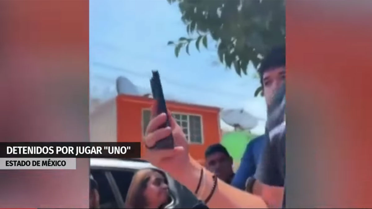 Policía de Toluca intentó detener a adolescentes por jugar UNO