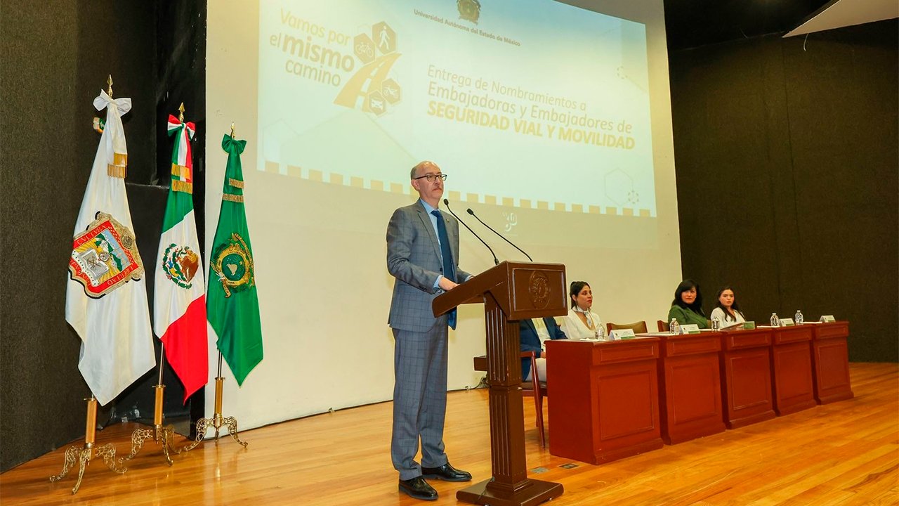 El rector de la UAEMéx Carlos Eduardo Barrera Díaz, destacó que el programa "Vamos por el mismo camino" es único en el país dentro del ámbito universitario