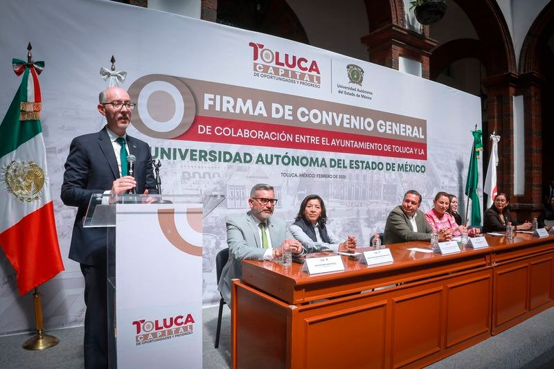 El rector de la UAEMéx, Carlos Eduardo Barrera Díaz firmó convenio con Toluca para fomentar la realización de servicio social y prácticas profesionales